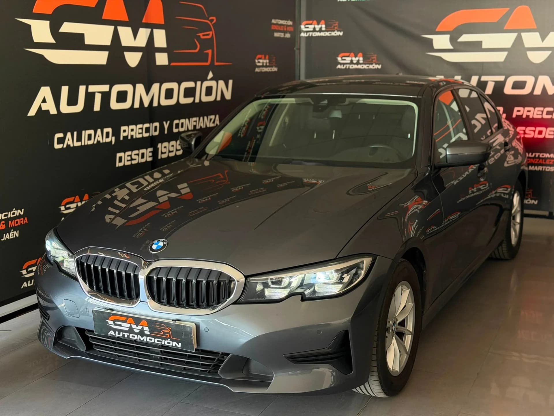 BMW Serie 3 320d Auto. — Gris, en GM Automoción