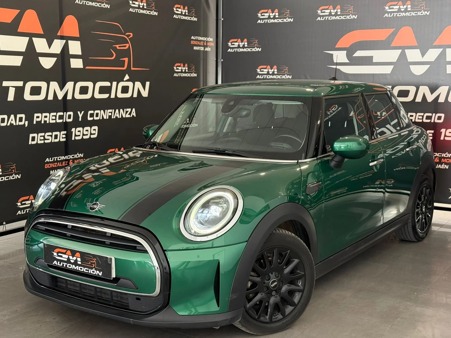 MINI MINI COOPER 5 PUERTAS — Verde, en GM Automoción