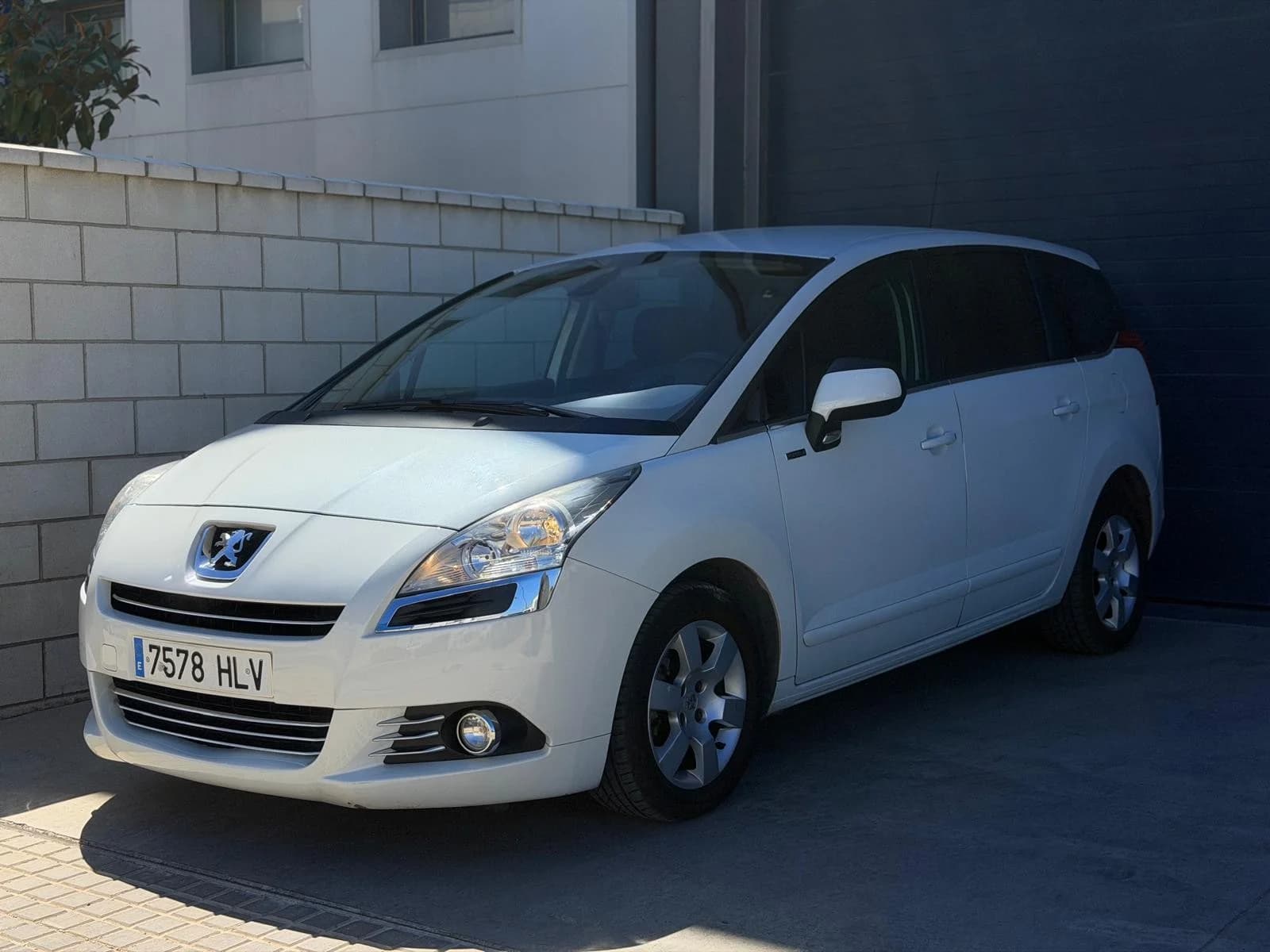 Peugeot 5008 Active 1.6 HDI 115 FAP — Blanco, en GM Automoción