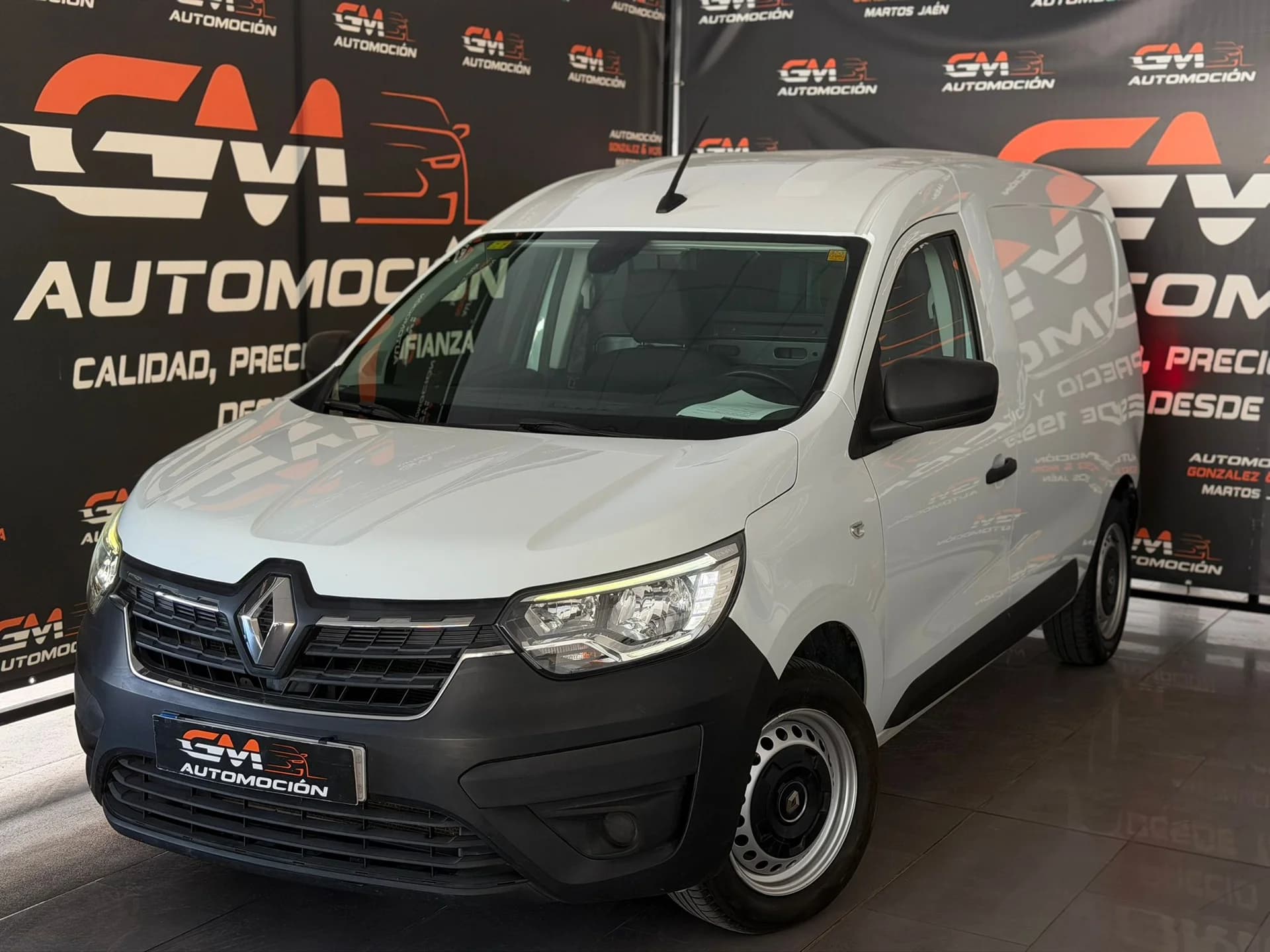 renault express furgón — foto 1 de 23