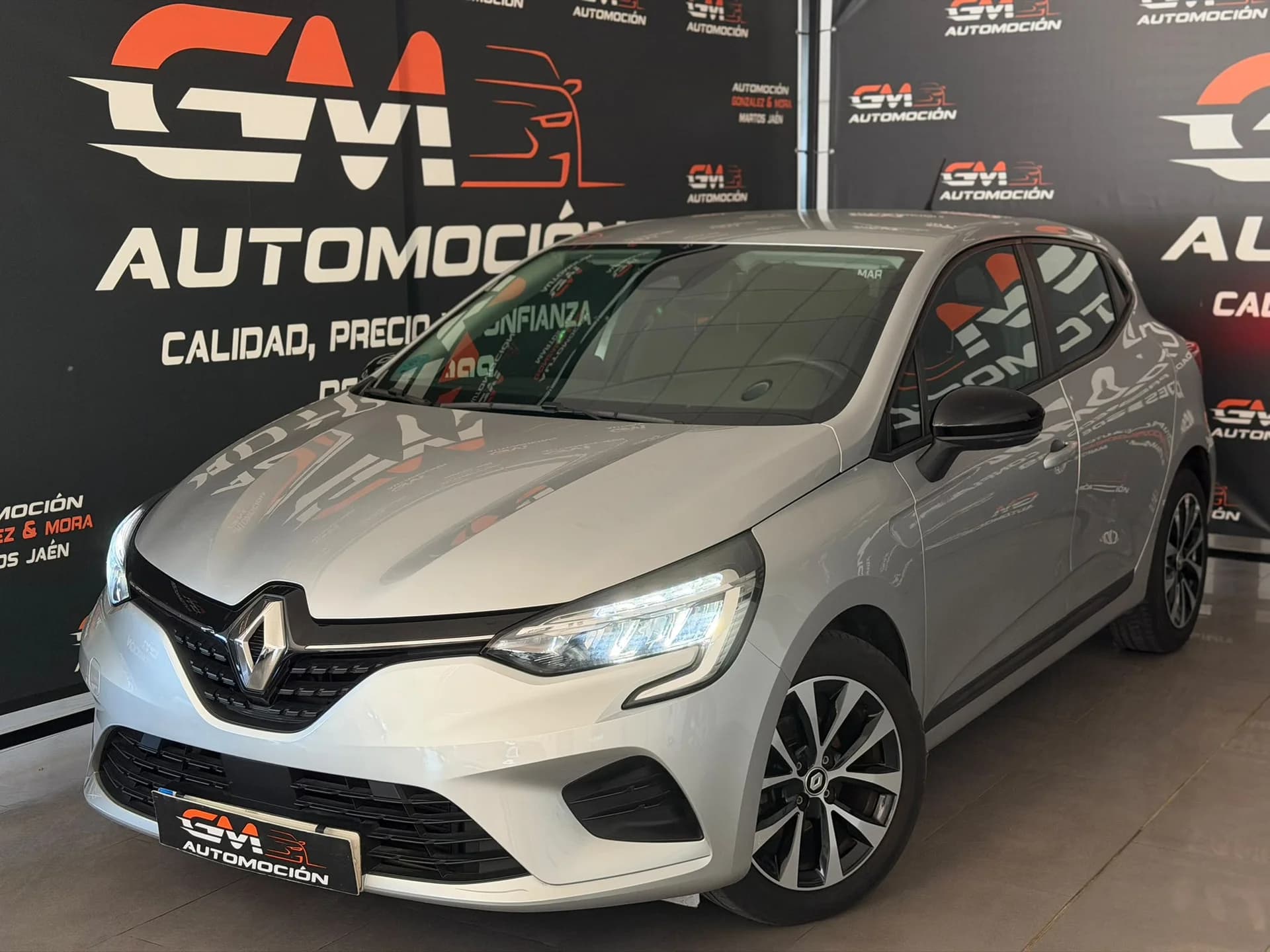 RENAULT CLIO TCE EQUILIBRE — foto 1 de 18